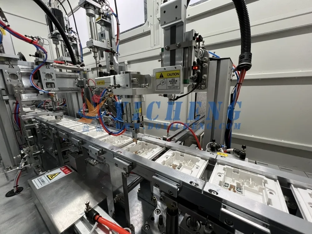 Automatic Electronic Components Assembly Machine by Yicheng 7