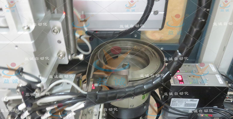 Máquina de ensamblaje de terminal de cubierta de batería completamente automática 5