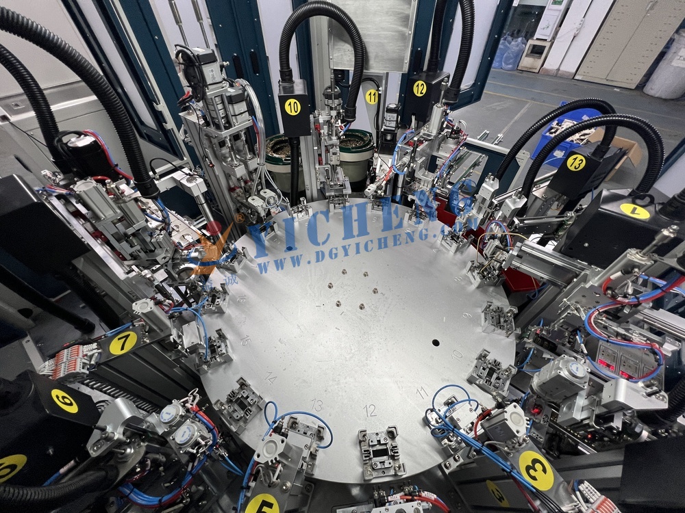 Máquina de ensamblaje automática de zócalo automático de alta eficiencia para fabricación inteligente 4