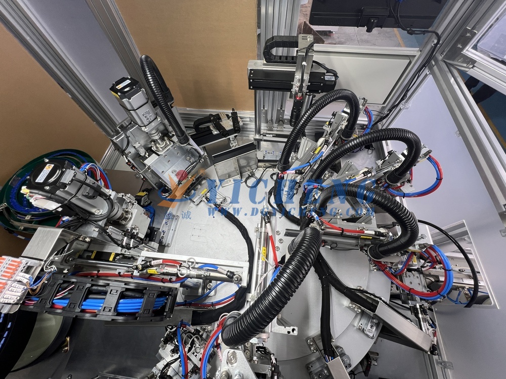 Máquina de ensamblaje de válvula de control médica automática de alta velocidad 5