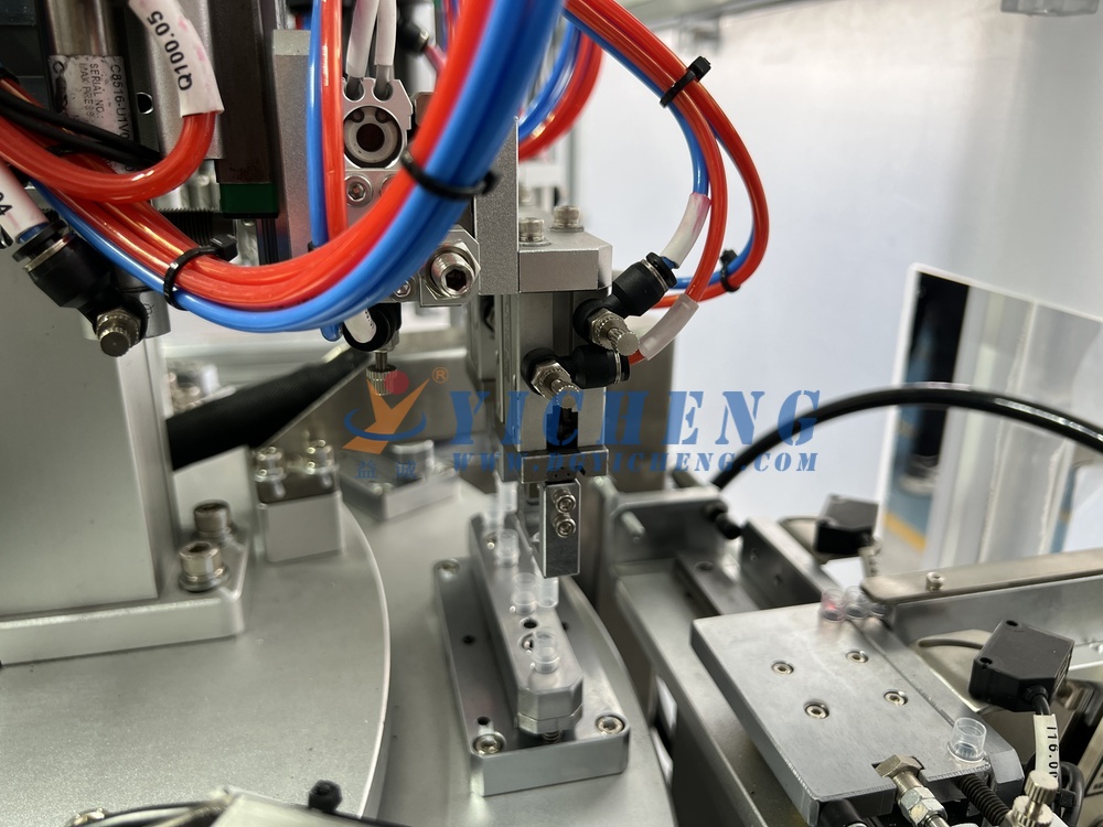 Máquina de ensamblaje de válvula de control médica automática de alta velocidad 4