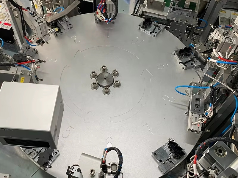 Automatisierte Stoßschalter-Montagemaschine für Roboterstaubsaugerteile 3