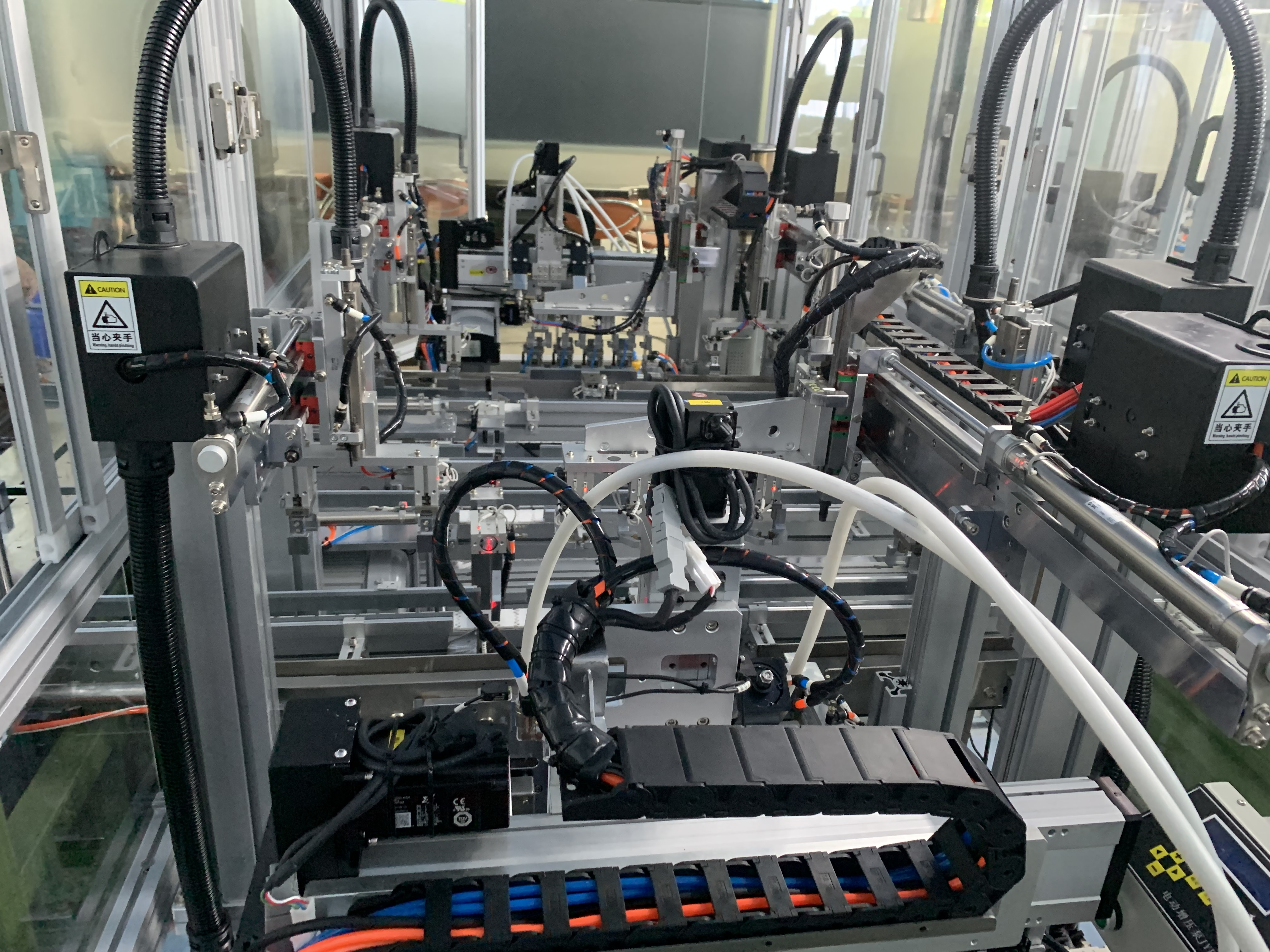 Automatisierte Stoßschalter-Montagemaschine für Roboterstaubsaugerteile 6