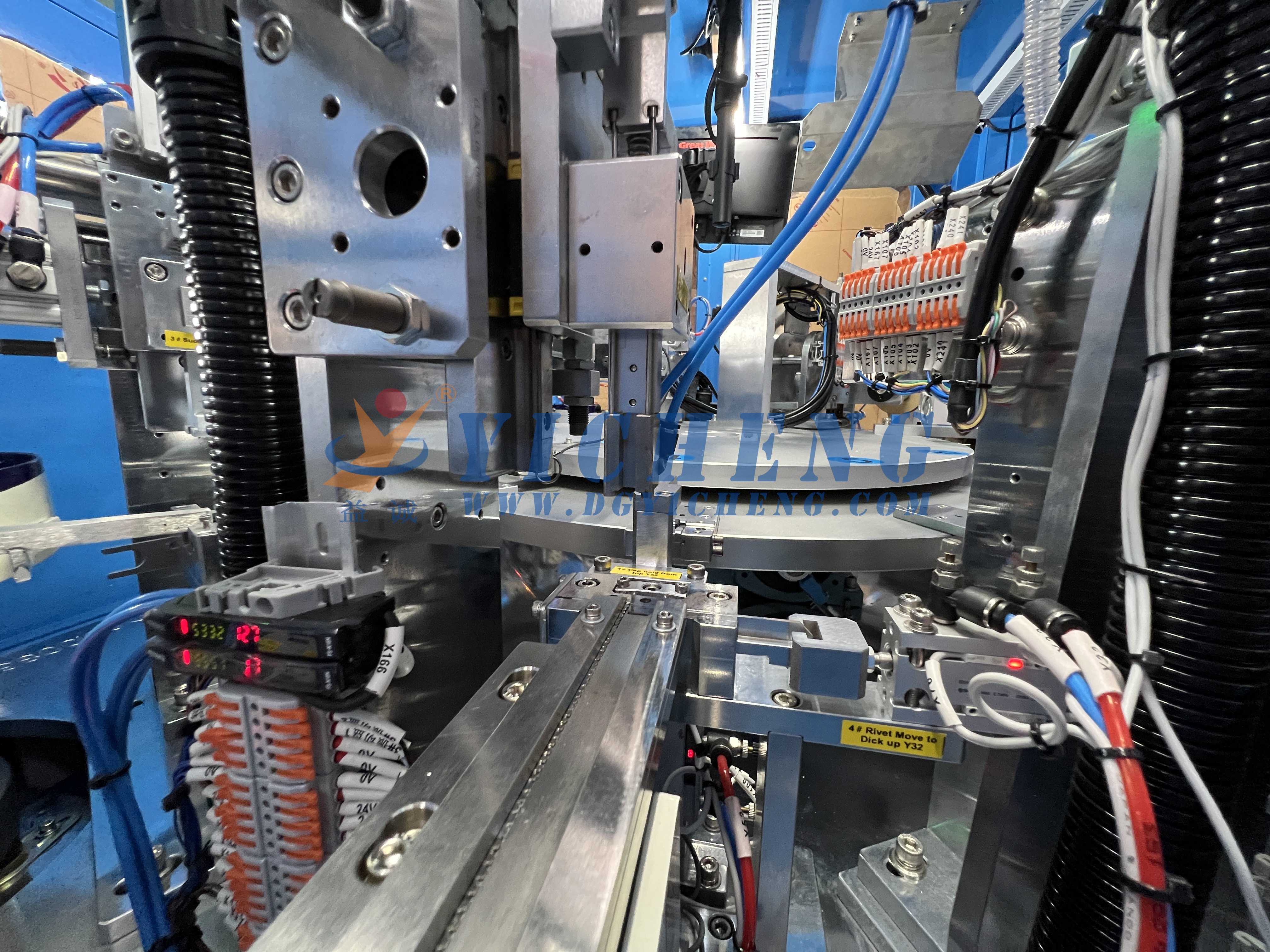 Automatische Montagemaschine für industrielle Automobilteilesicherungen 6