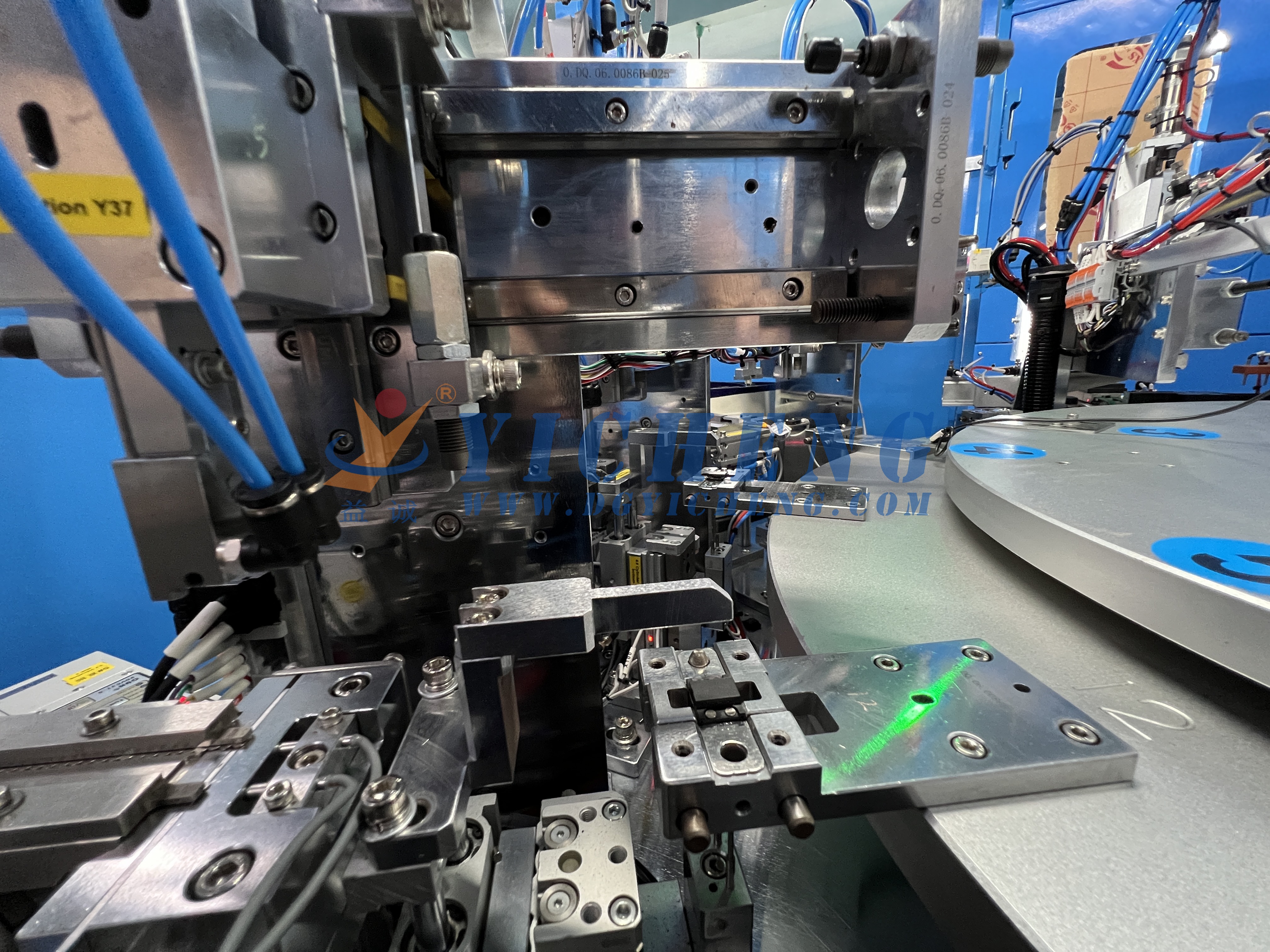 Automatische Montagemaschine für industrielle Automobilteilesicherungen 5