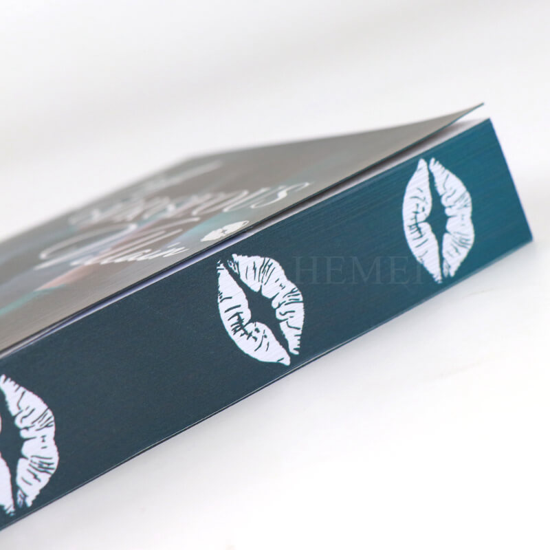 Edición especial de novela en rústica personalizada con bordes pintados. 2