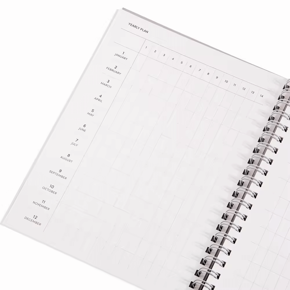 Caderno espiral personalizado tamanho A5 com capa dura para estudantes, ideal para planejamento diário, semanal e mensal. 3