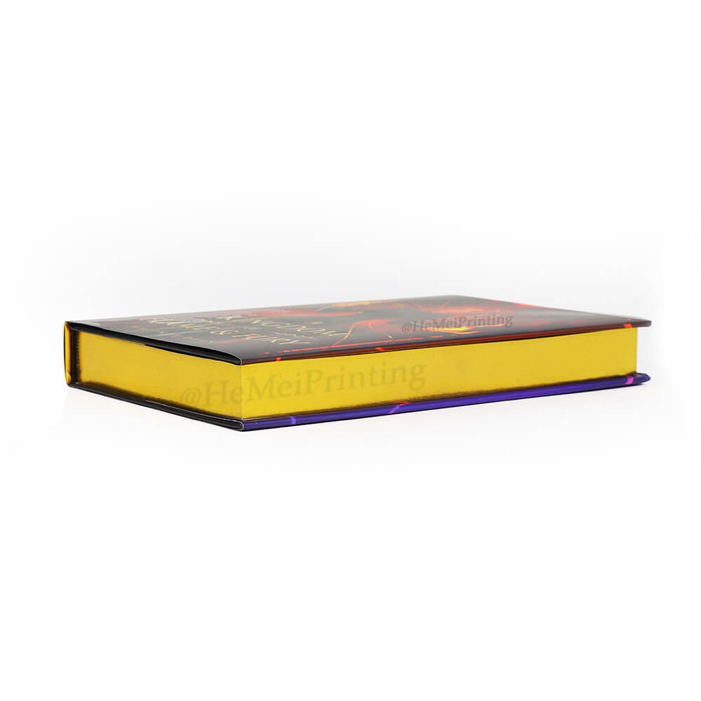 كتاب طبعة خاصة من إنتاج دار النشر الذاتي Create Printing، بغلاف من رقائق معدنية وحواف مطلية بالذهب. 3