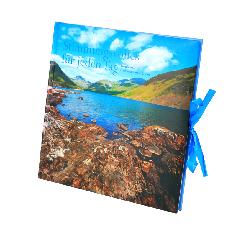 Álbum de fotos encuadernado en tapa dura. Imprime tu propio libro de tapa dura con barniz UV selectivo. 2