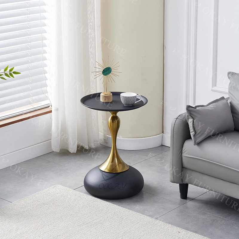 Mesa de centro minimalista en marfil y dorado 1