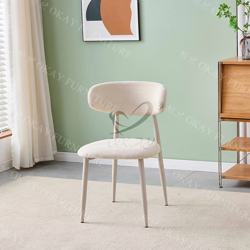 Silhueta oval retrô aliada à versatilidade de materiais: um clássico atemporal reinventado. 1