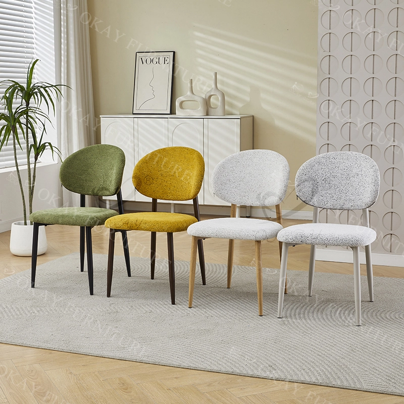 Chaise de salle à manger ovale en tissu – Design minimaliste en forme d'arc, disponible en plusieurs couleurs et styles de pieds. Une pièce à la fois chic et confortable pour tous les intérieurs. 1