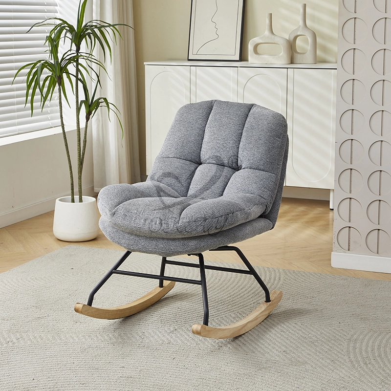 Style wabi-sabi nordique, revêtement matelassé à neuf carrés, doux mouvement de bercement – ​​une chaise qui crée un coin de détente à la maison. 1