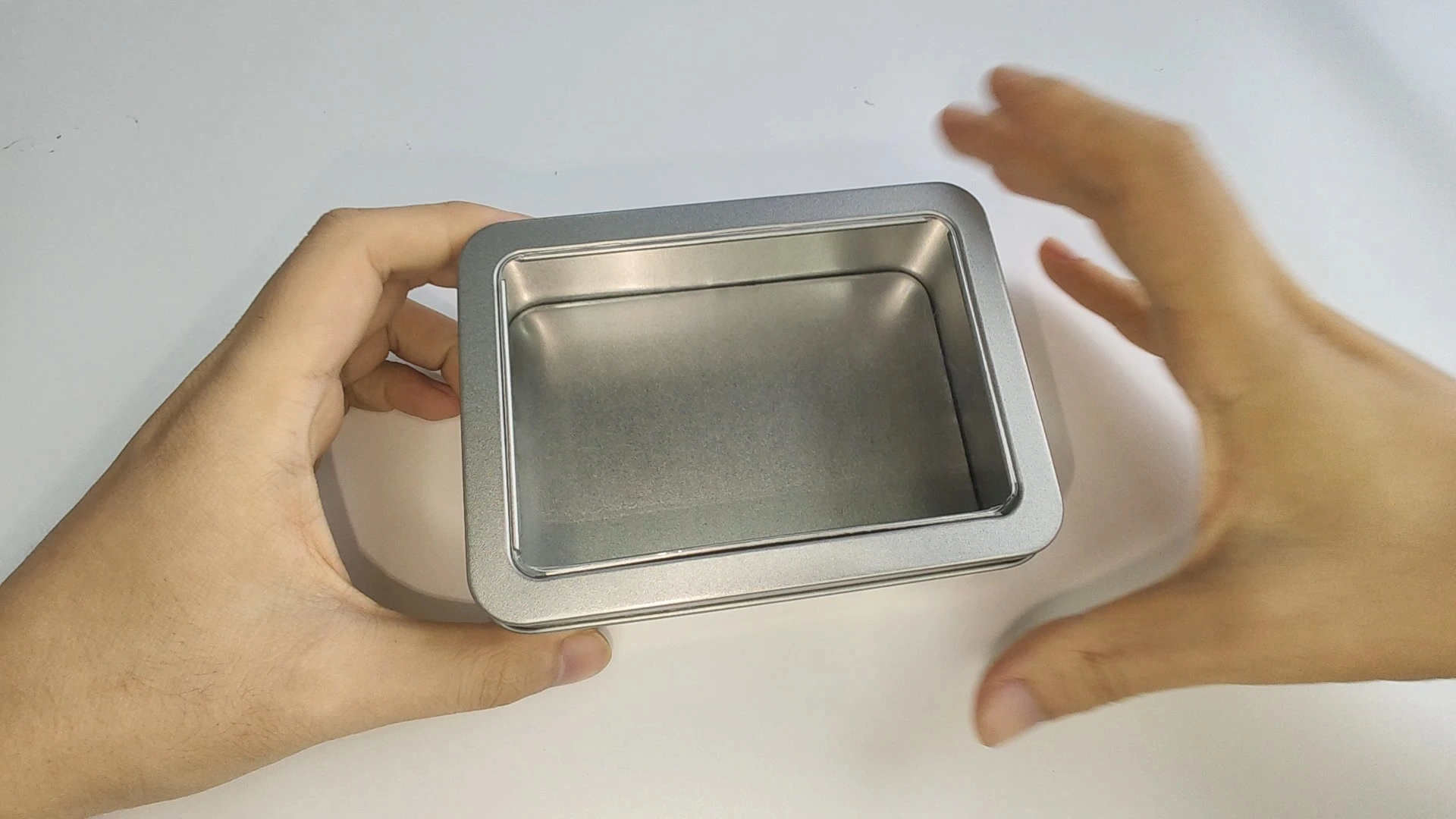 107 * 70 * 30 mm Tarot-Spielkarten-Zinn-Verpackungsbox aus Metall 1