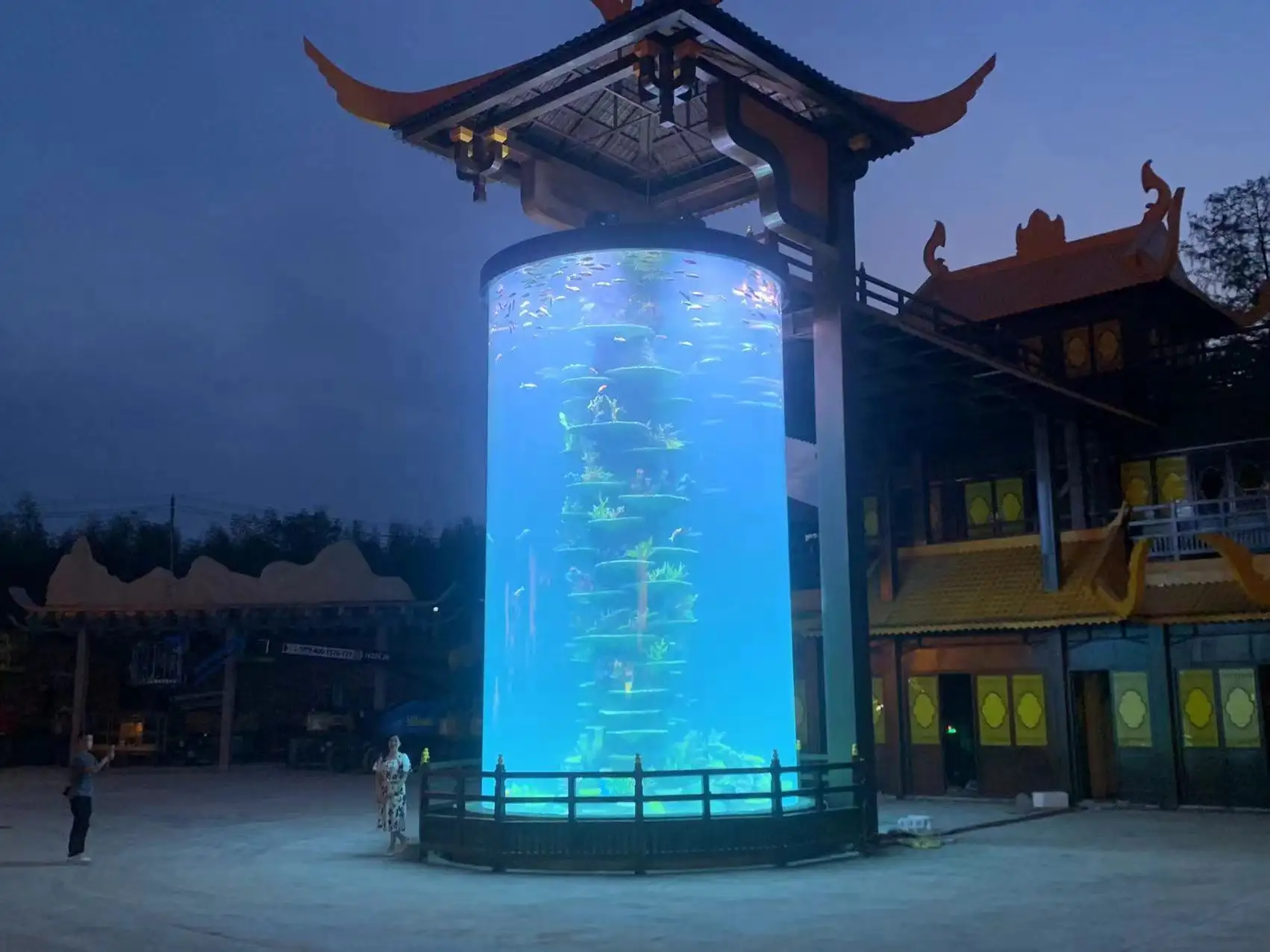 Exploring The Beauty Of Acrylic Aquariums: A Guide To Underwater Paradise 1