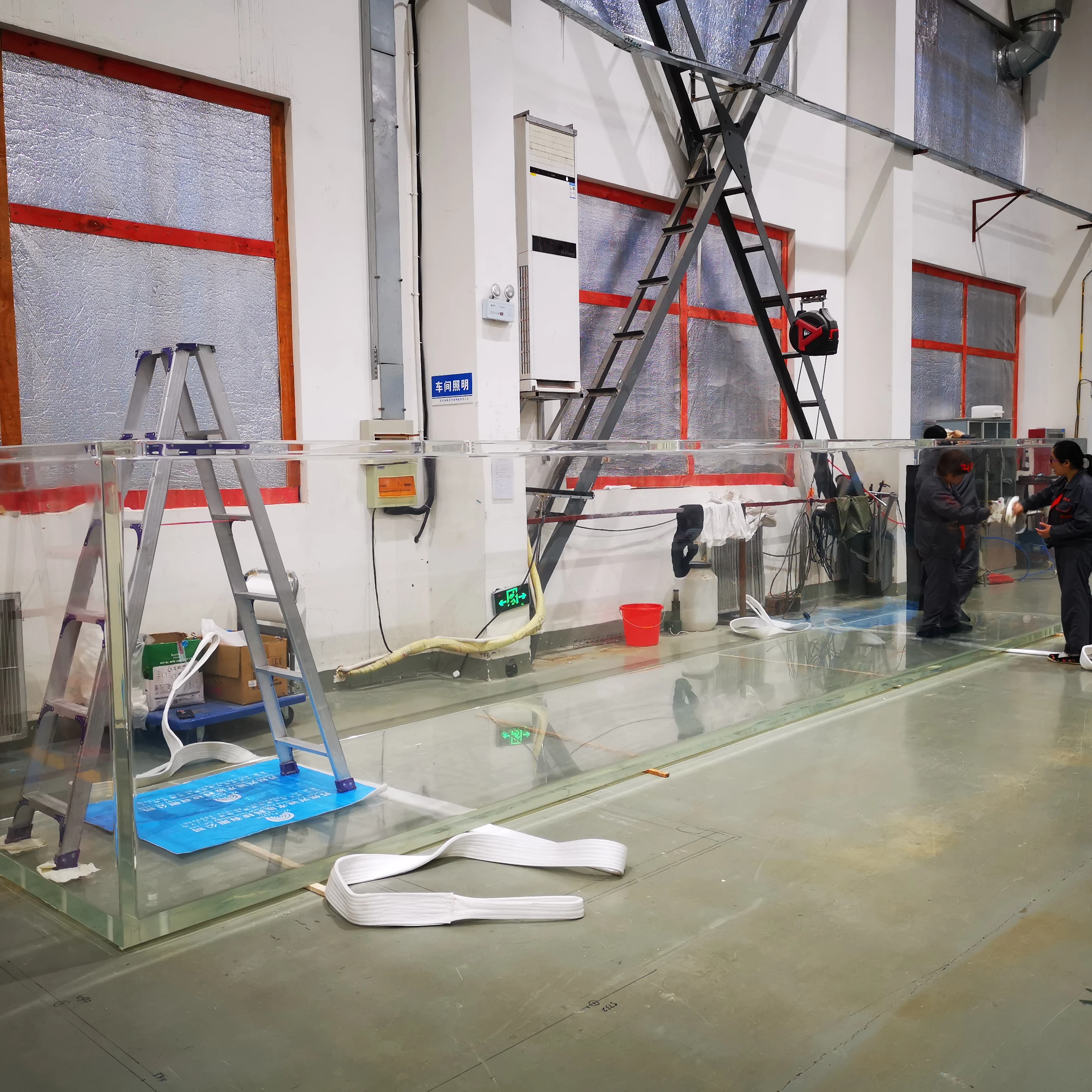 Bể cá acrylic trong suốt hình vuông chất lượng cao 2