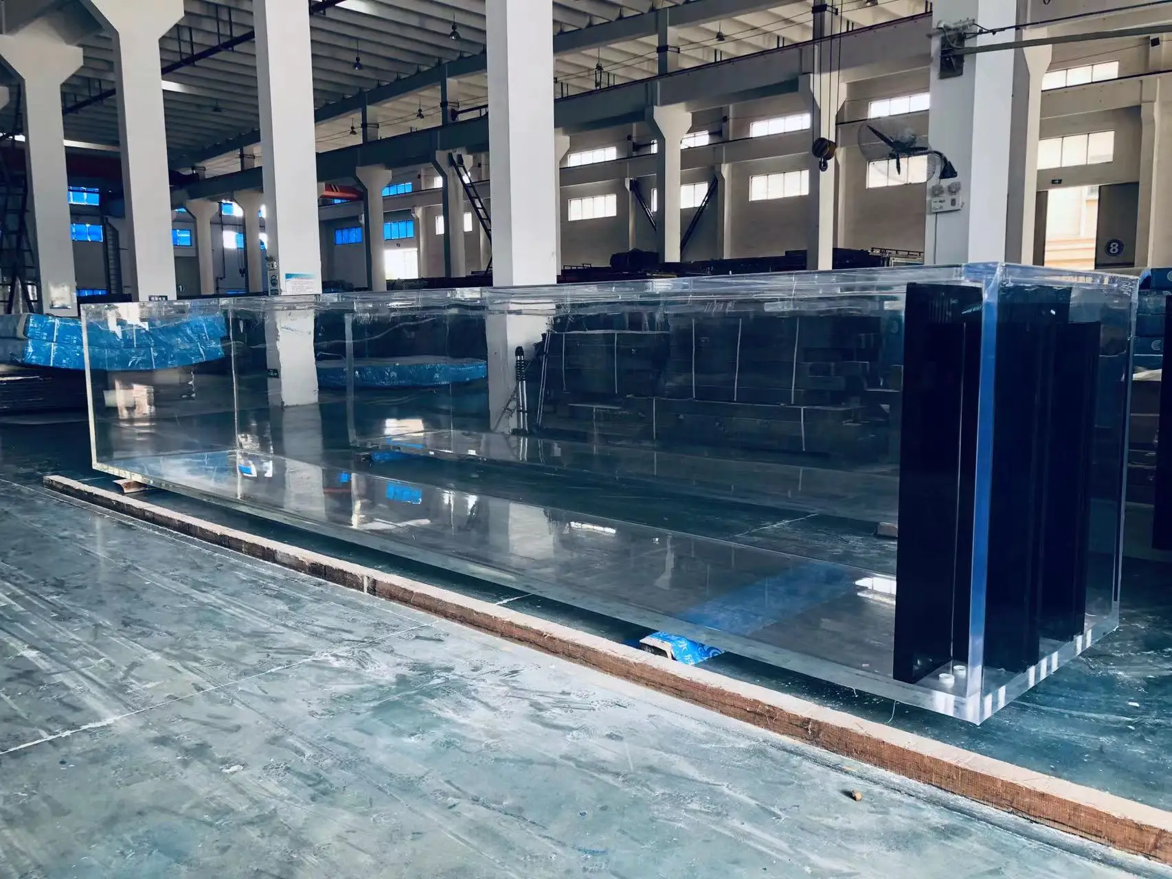 2025 Customized Acrylic Aquariums Fish Tank 6