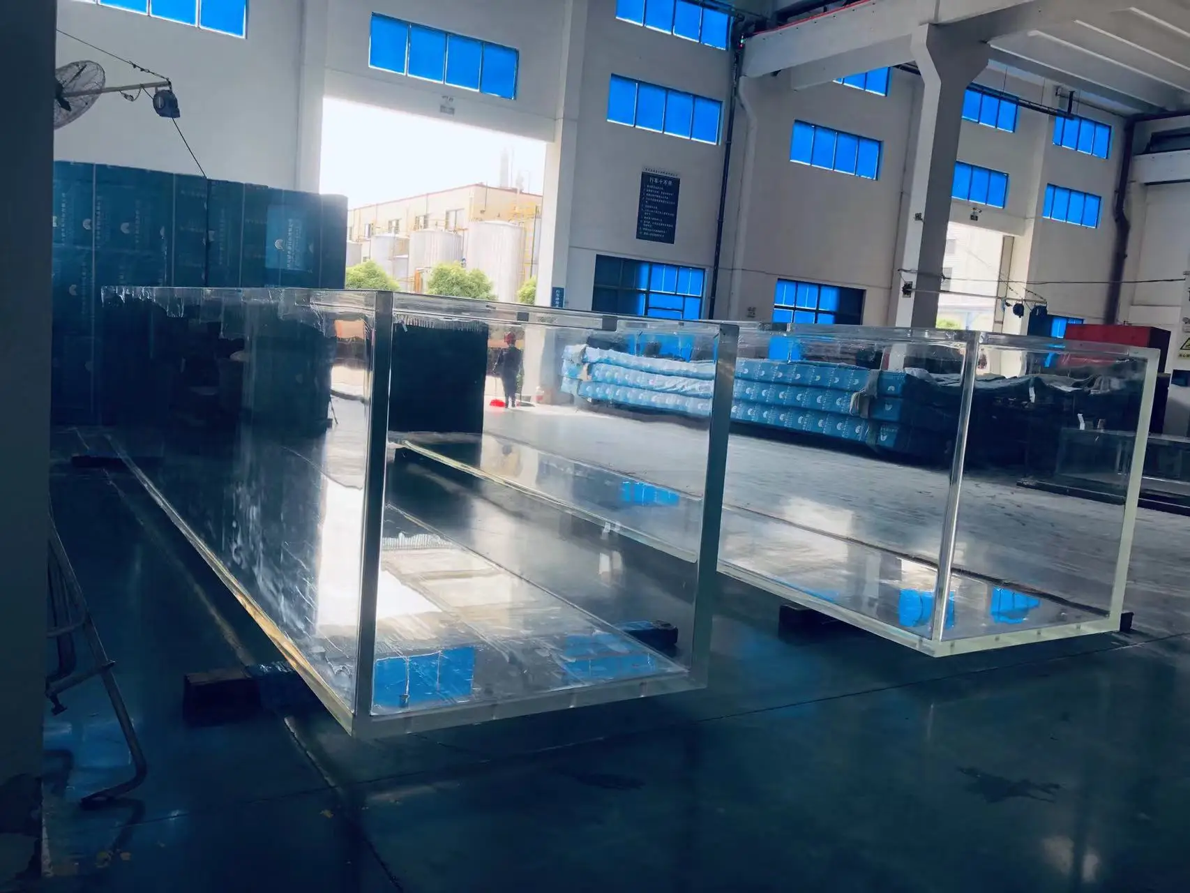 2025 Customized Acrylic Aquariums Fish Tank 4