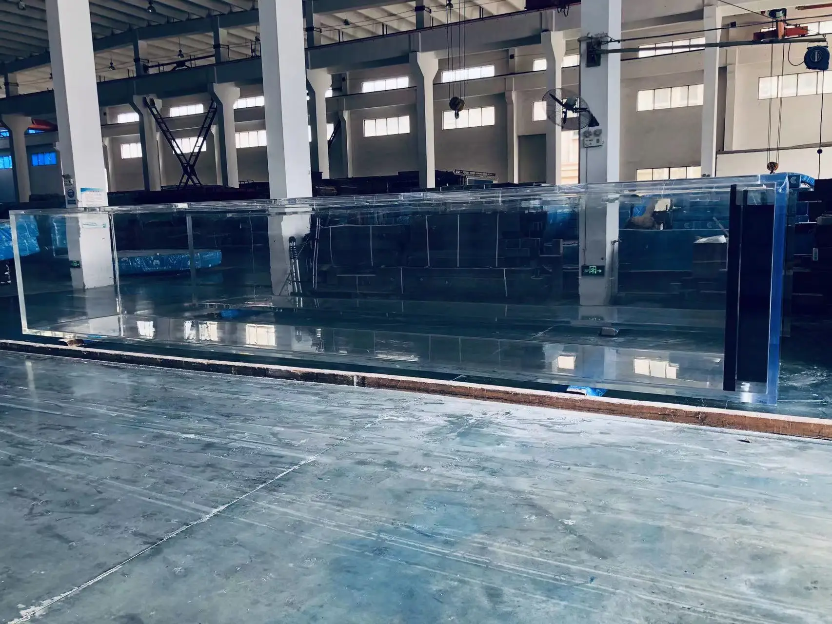 2025 Customized Acrylic Aquariums Fish Tank 7