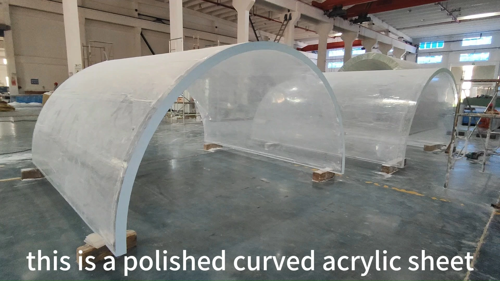 Arc-shaped acrylic corridor fish tank 1