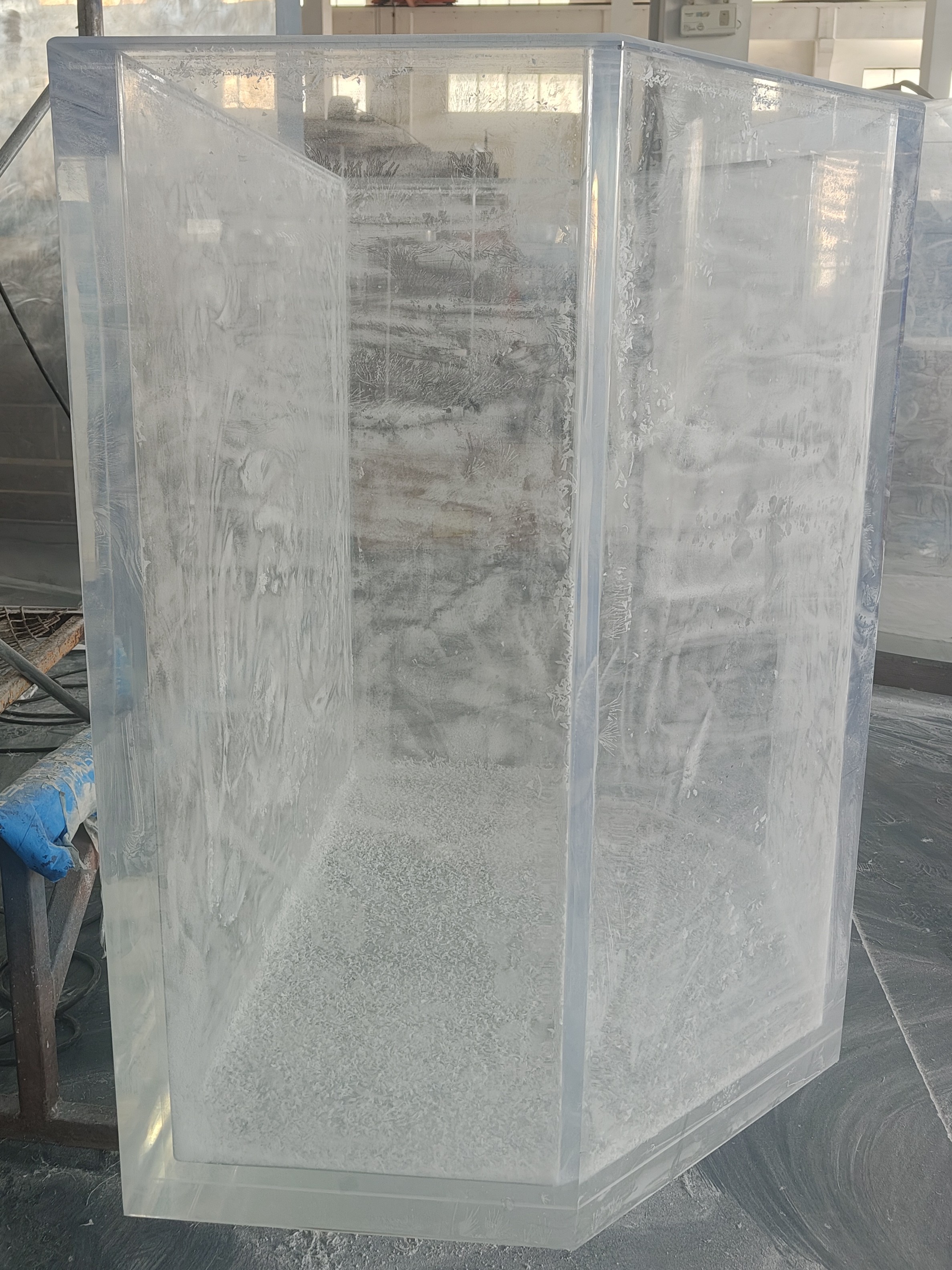 2025 Customized shape acrylic fish tank 2