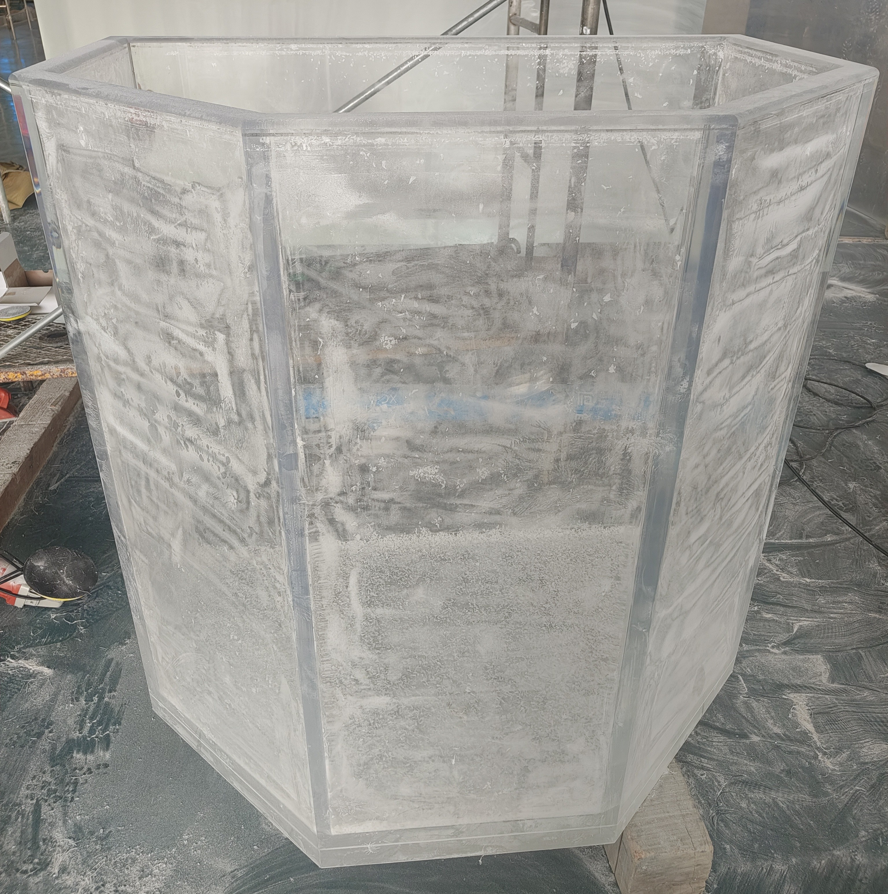 2025 Customized shape acrylic fish tank 3