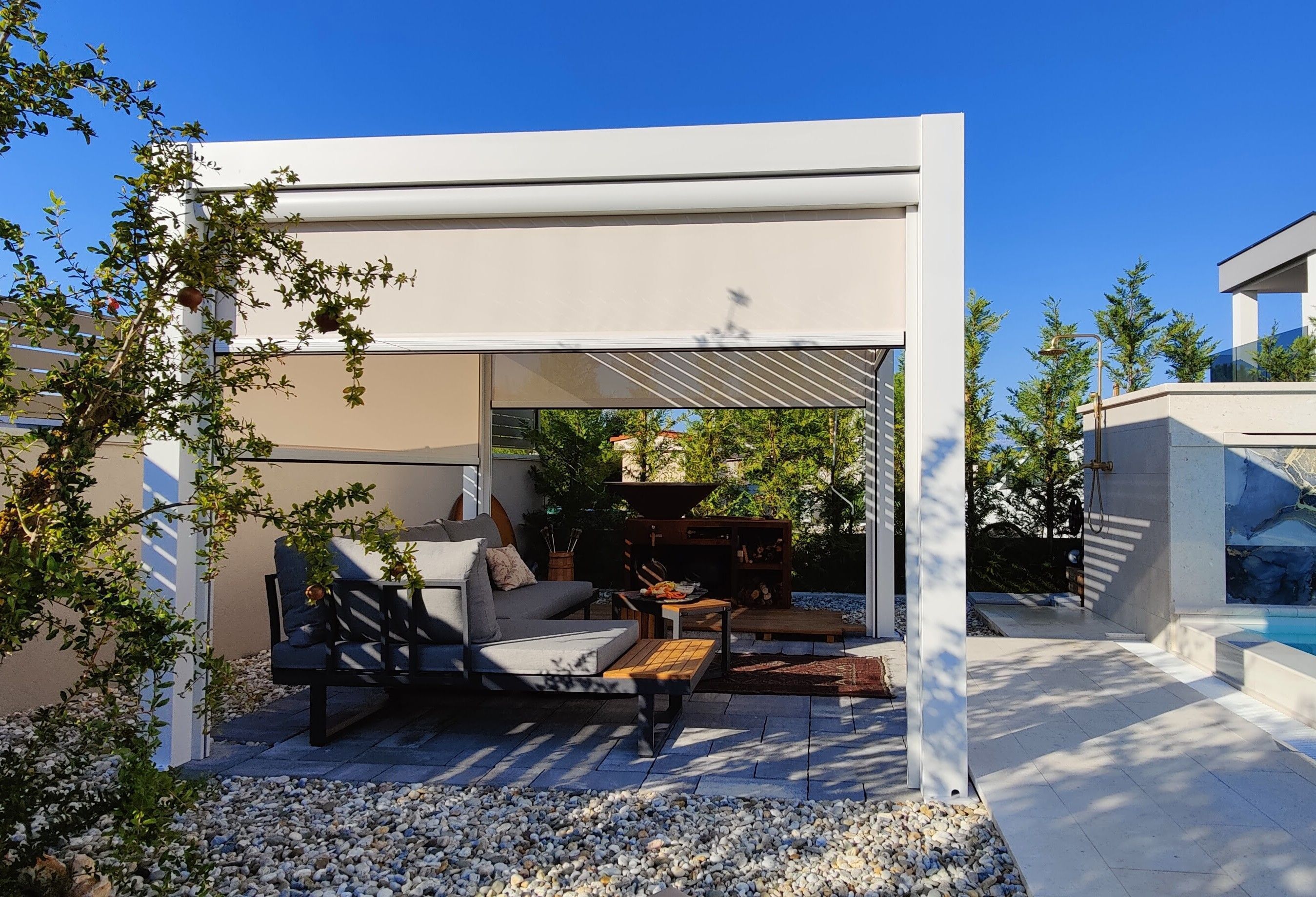 Elogio del cliente croata: cómo Yongdi's Pergola con pantalla postal  transformó su oasis al aire libre | Yongdi, image size:2698x1840