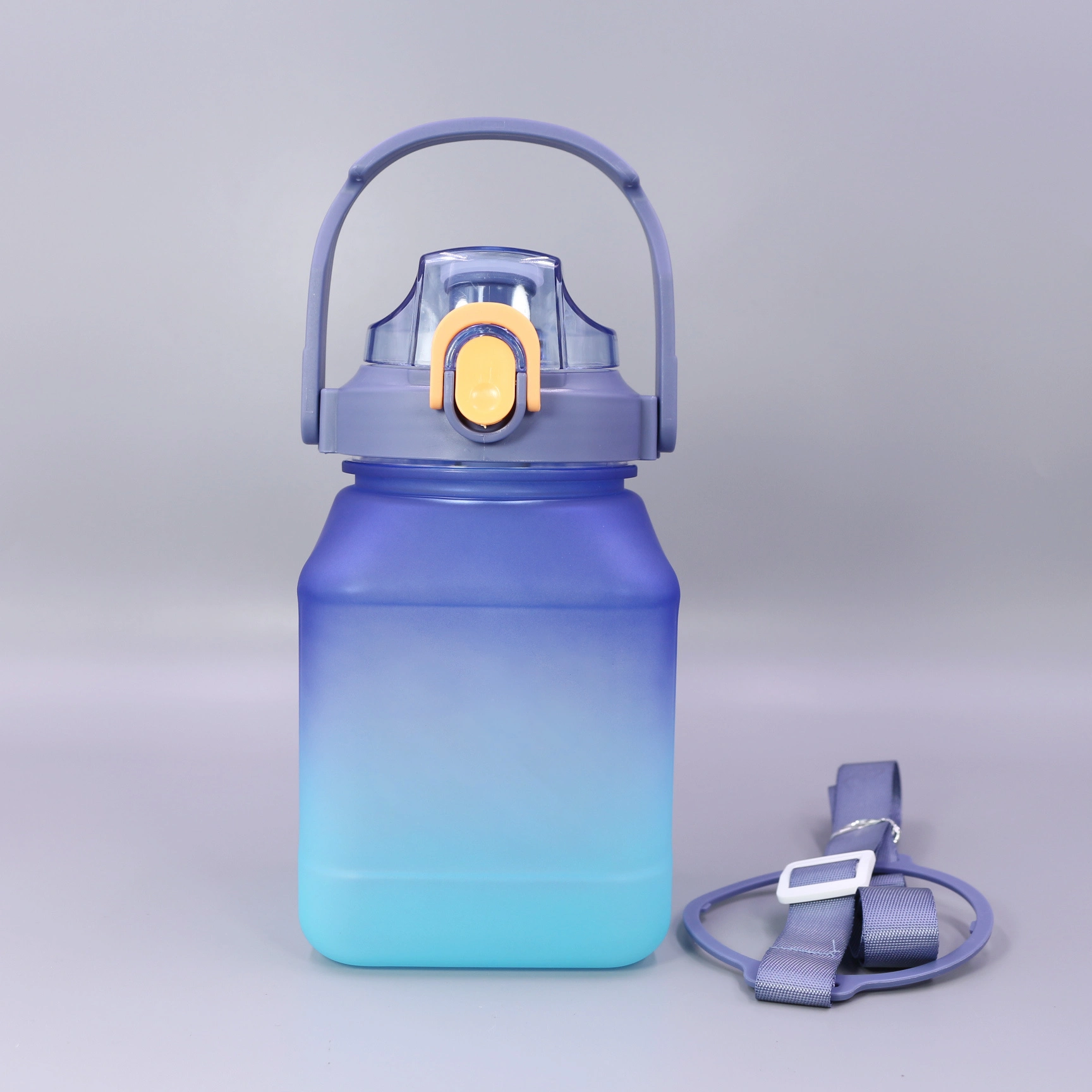 KingLine Jolie bouteille d'eau de sport personnalisée carrée et élégante avec lanière pour la randonnée 1