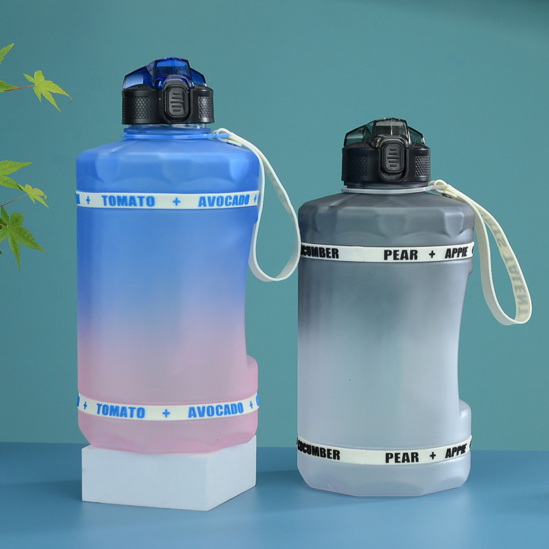 Garrafa de água esportiva grande de 2200ml em Tritan com anéis de silicone e cordão | Garrafa de água grande para academia e atividades ao ar livre, atacado, OEM, ODM 9