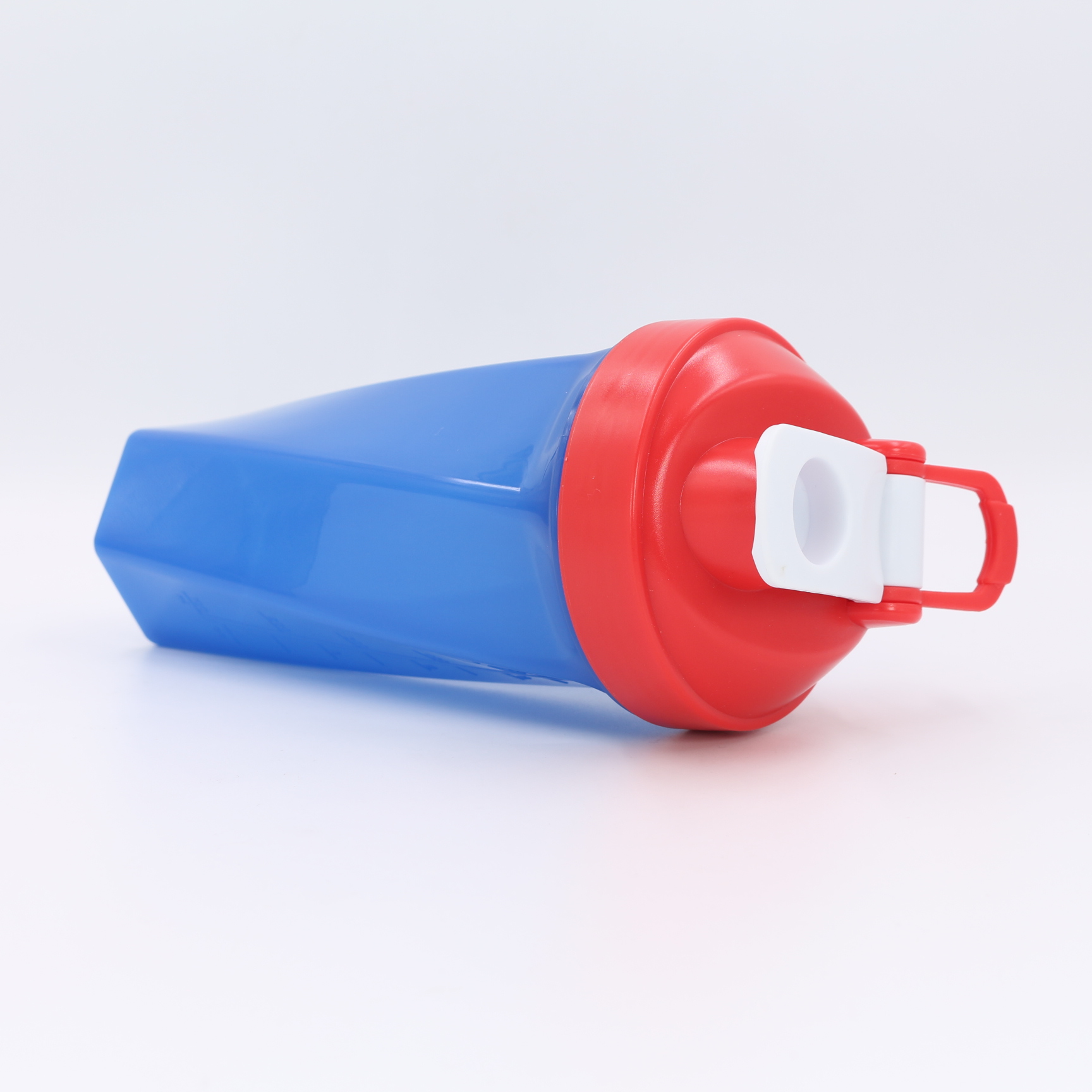 Nuovo shaker per proteine ​​geometrico da 700 ml con sfera miscelatrice in acciaio inox | Shaker personalizzato in Tritan e PP per palestra, vendita all'ingrosso 14