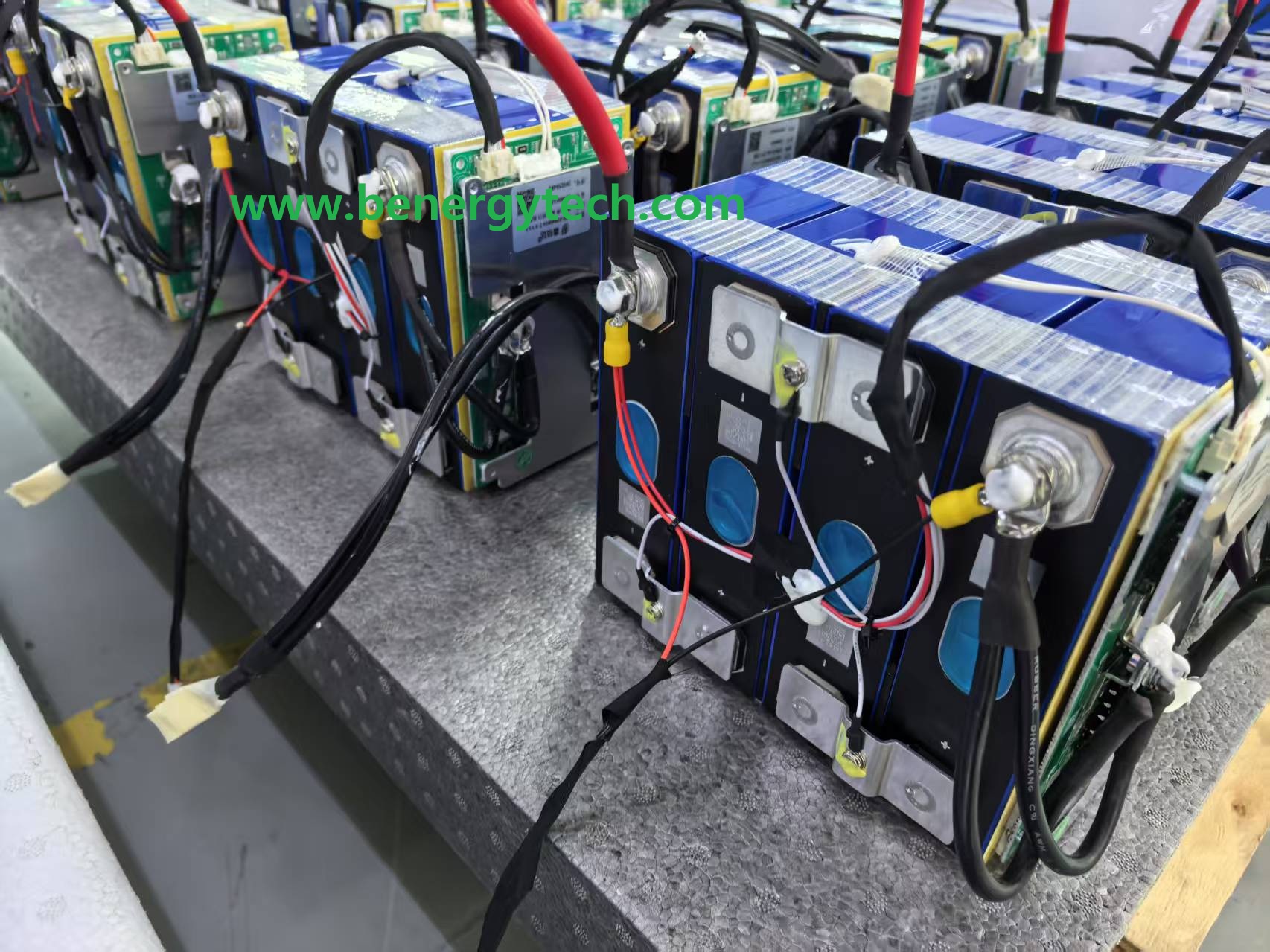 Long cycle life 12V 54Ah Lithium Battery for Solar Systems, UPS Backup & Electric Vehicles 4