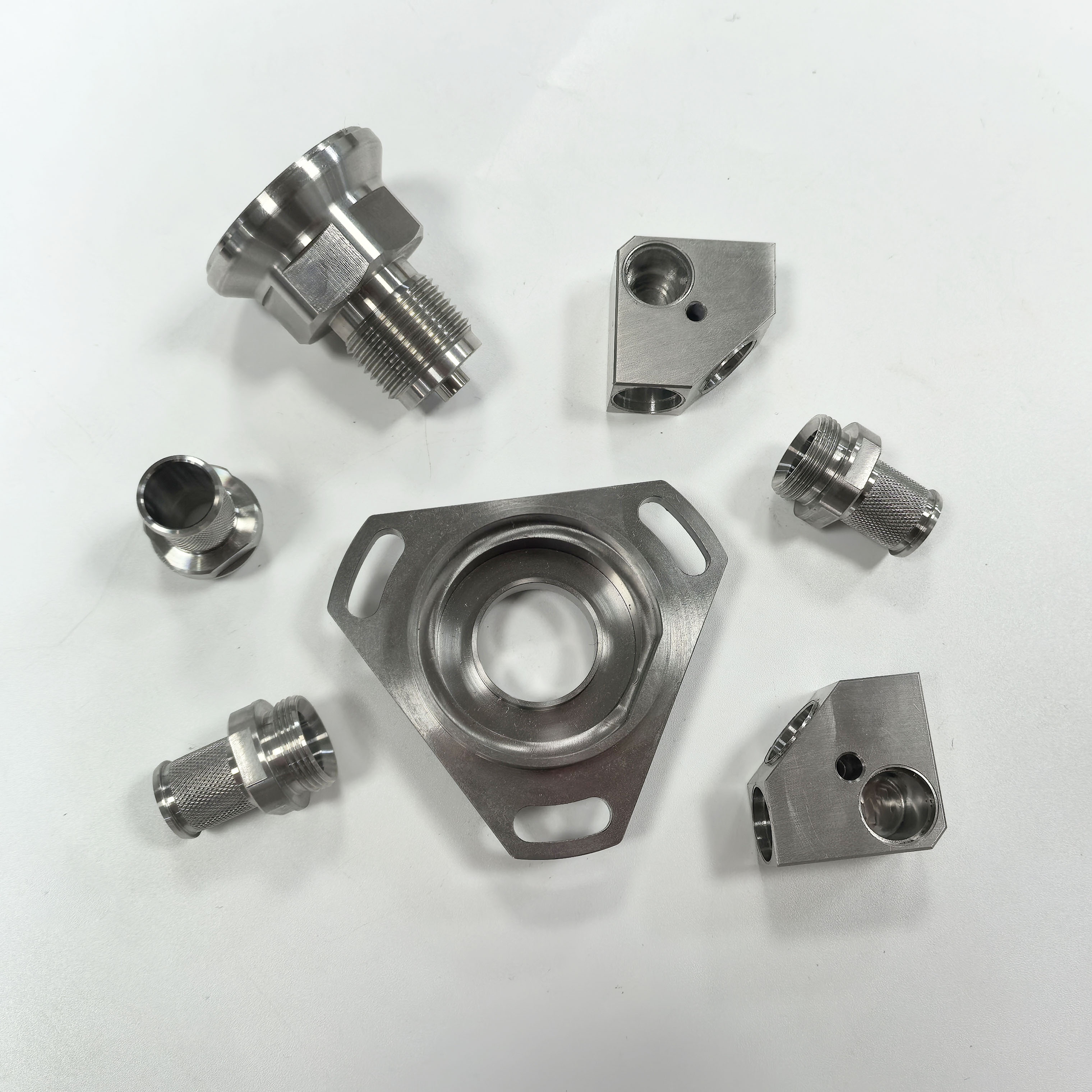 Fabricación personalizada de componentes mecanizados CNC para la industria aeroespacial de alta precisión 1