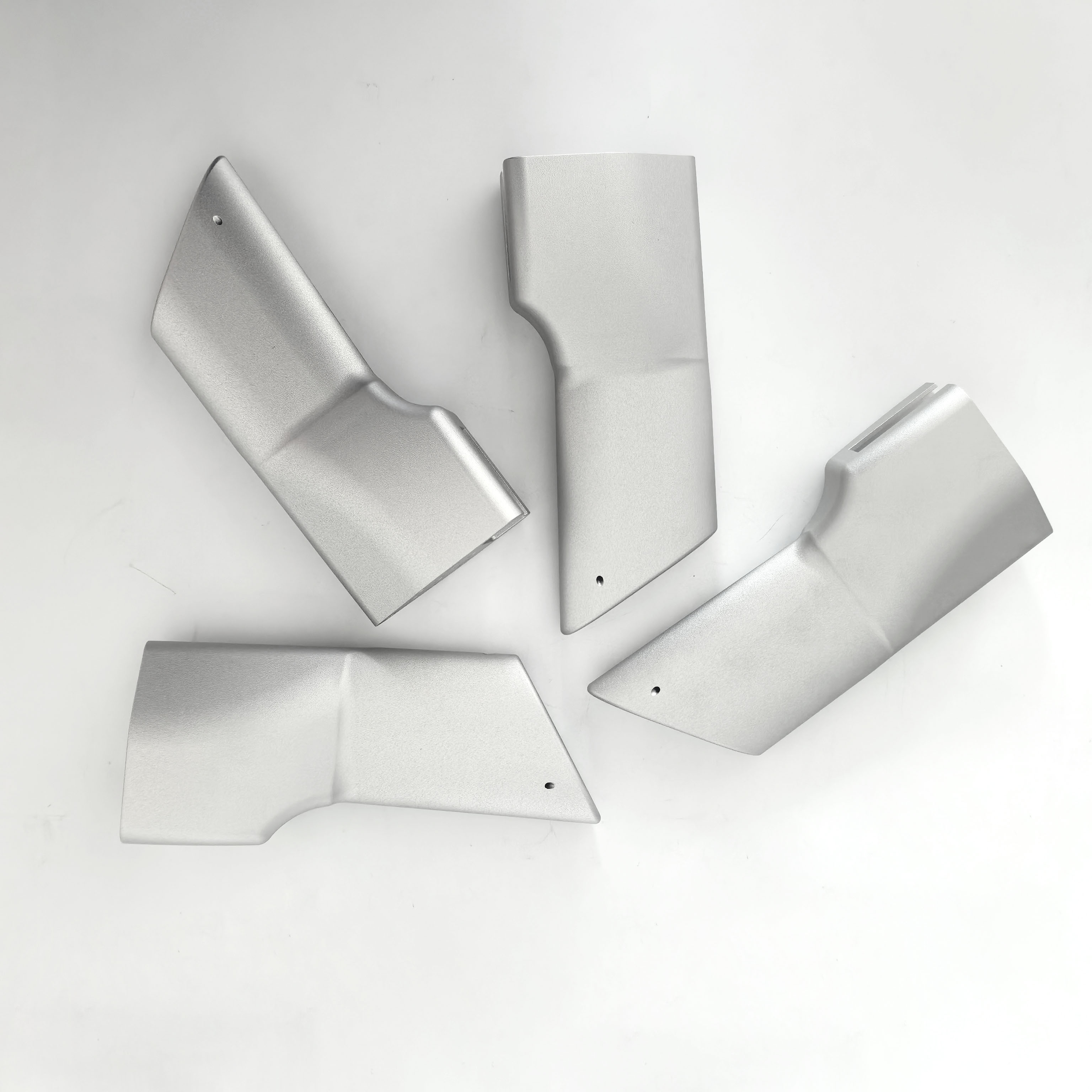 Componentes electrónicos de aluminio anodizado arenado blanco plateado mecanizado por CNC con diseño de ranura para tarjeta perforada 1