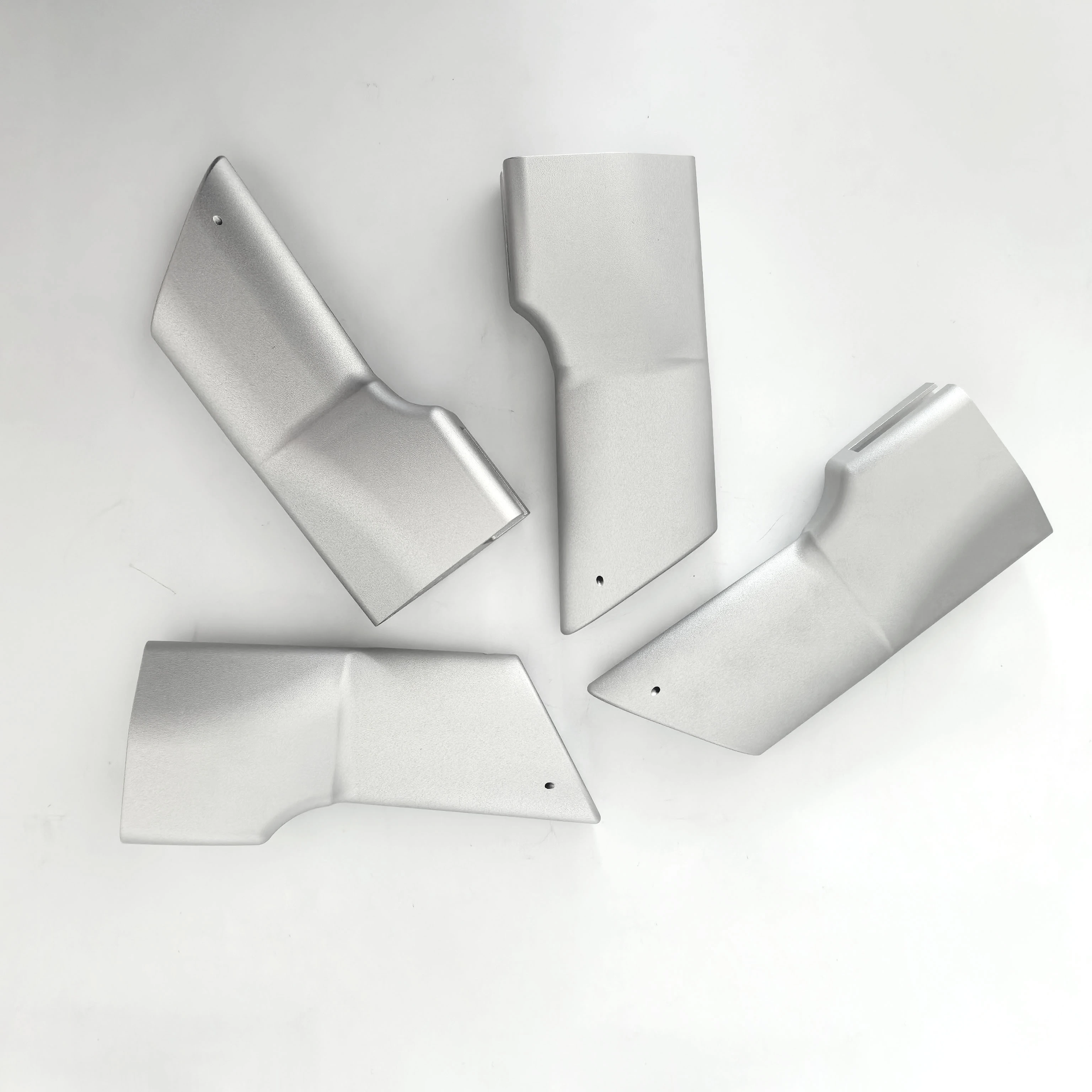 천공 카드 슬롯 디자인이 적용된 CNC 가공 알루미늄 실버화이트 샌드블라스팅 양극산화 처리 전자 부품 1