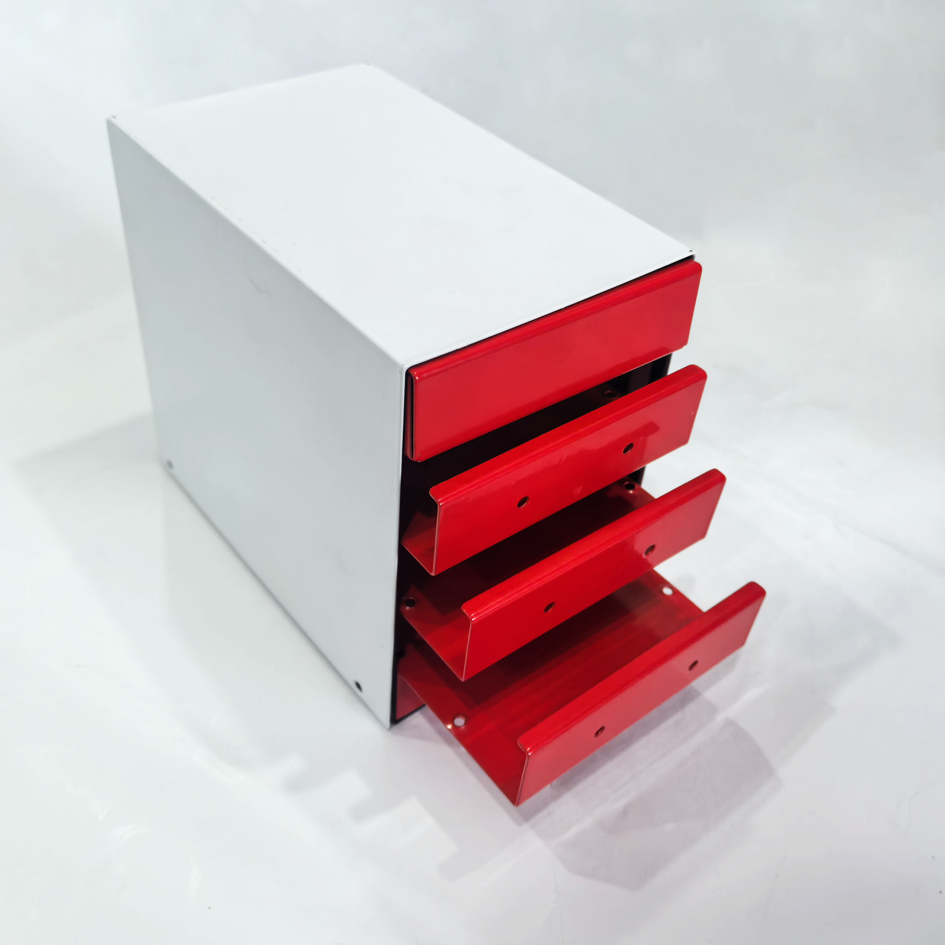 Caja de almacenamiento de batería externa de chapa metálica personalizada: fabricación en acero inoxidable y aluminio para una organización óptima. 3