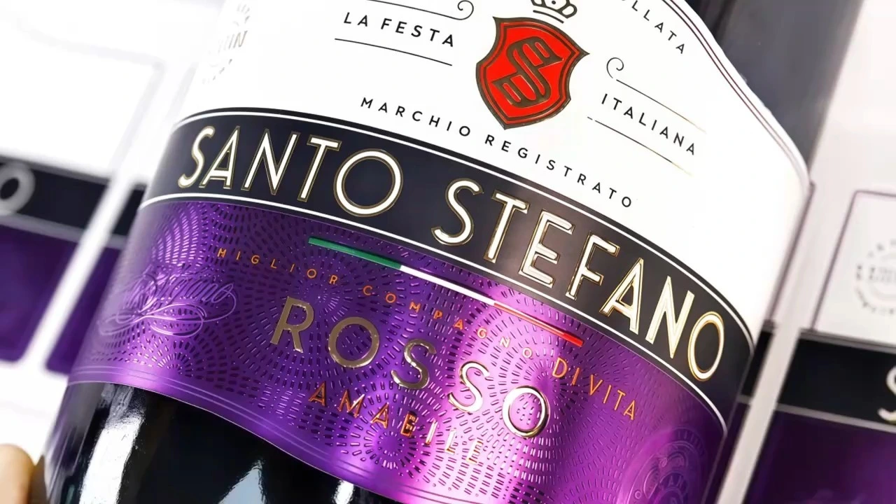 Etichette adesive Premium personalizzate in lamina d&#39;oro goffrata, etichette impermeabili 3D per imballaggi di bevande 1