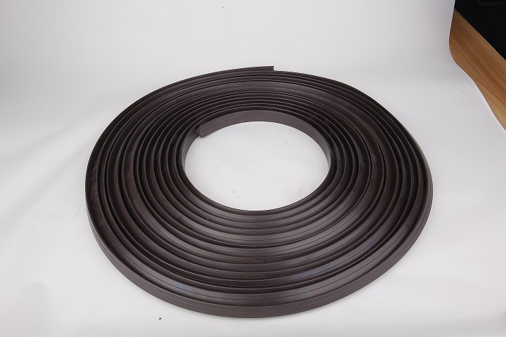 Chanfrein triangulaire flexible personnalisé en usine de Chine 10x10 / 15x15 / 20x20 4