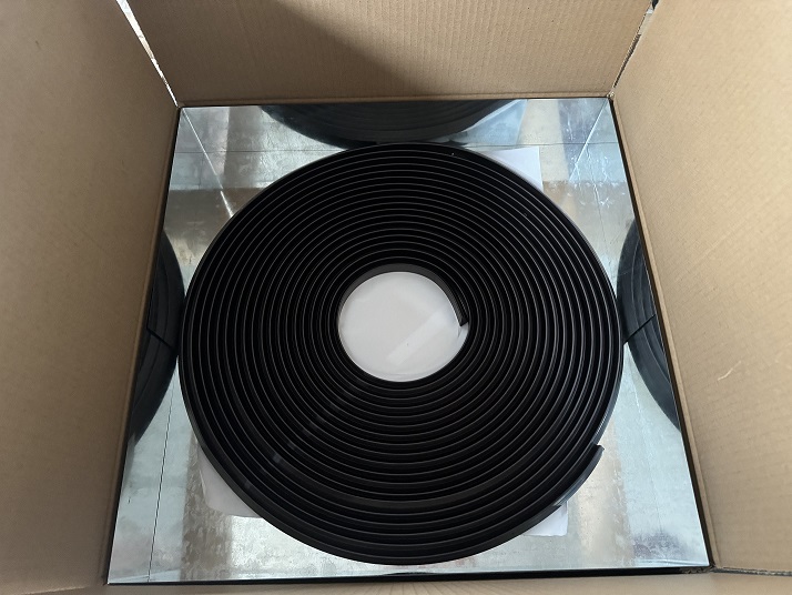 Chanfrein triangulaire flexible personnalisé en usine de Chine 10x10 / 15x15 / 20x20 7