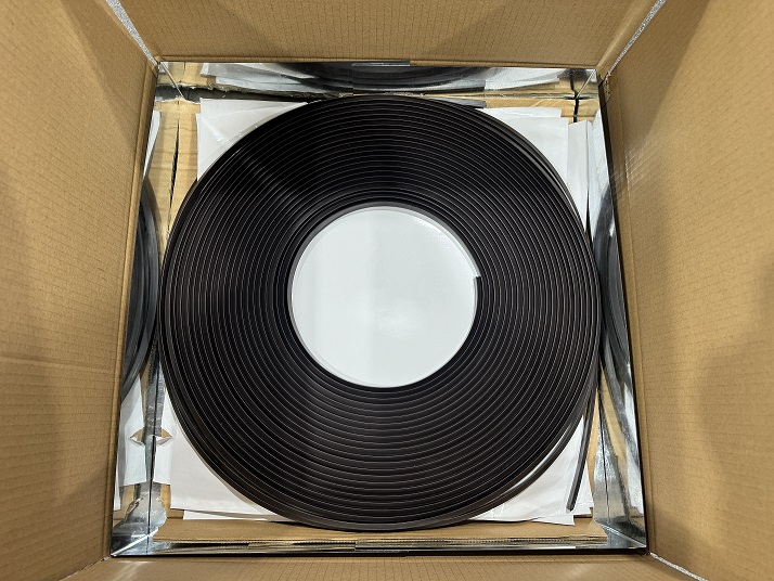 Chanfrein triangulaire flexible personnalisé en usine de Chine 10x10 / 15x15 / 20x20 8