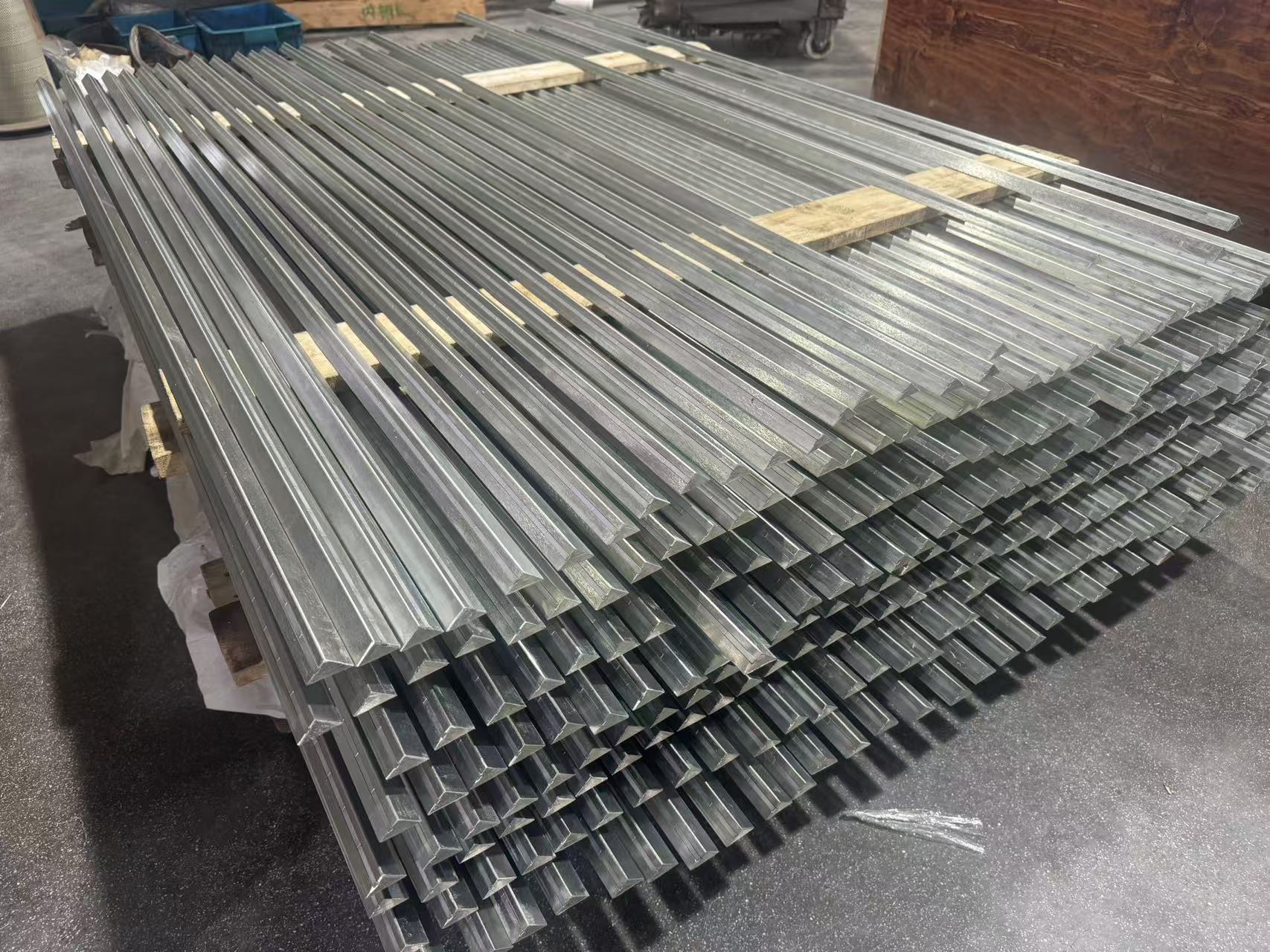 Magnetischer Fasenstreifen aus verzinktem Stahl 4
