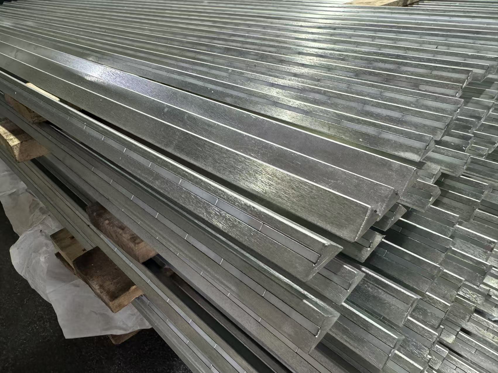 Magnetischer Fasenstreifen aus verzinktem Stahl 5