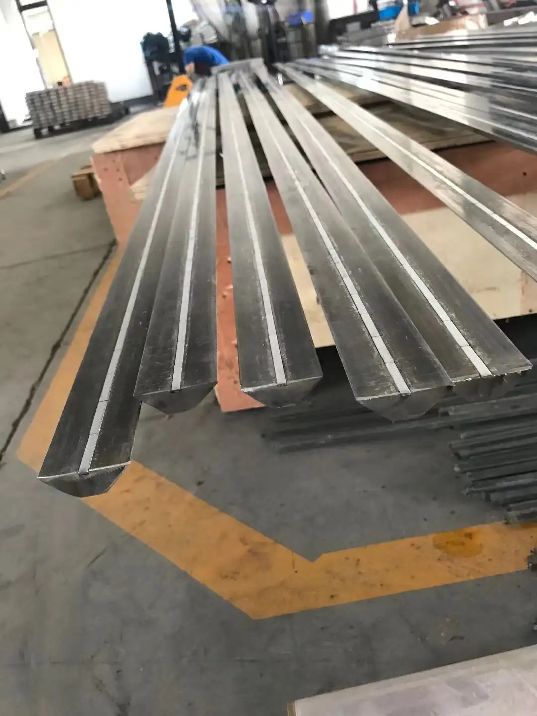 Triangle Chamfer Strip by SAIXIN 2