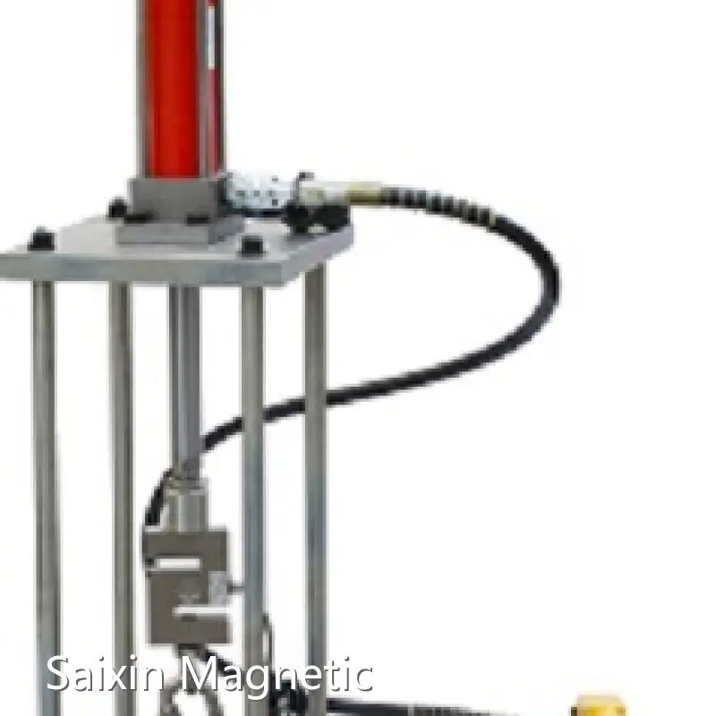 Shuttering Magnet Cleaning Brush by SAIXIN 1