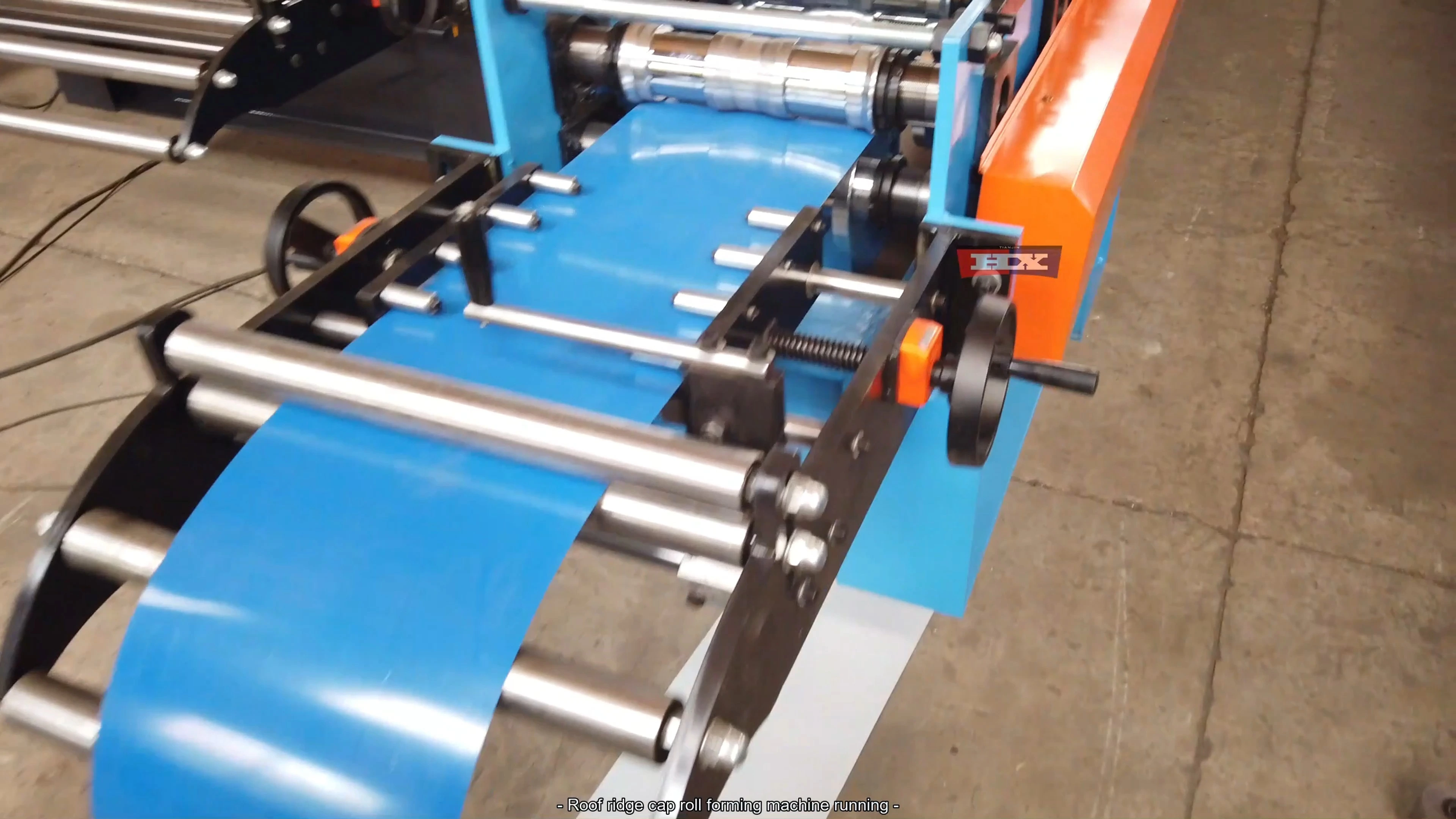 Machine de formage de rouleaux de tôles de toiture en zinc galvanisées 1