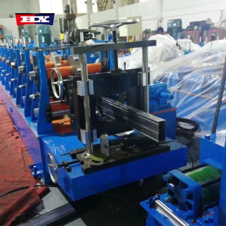 Máquina formadora de vigas para estanterías de almacenamiento 1