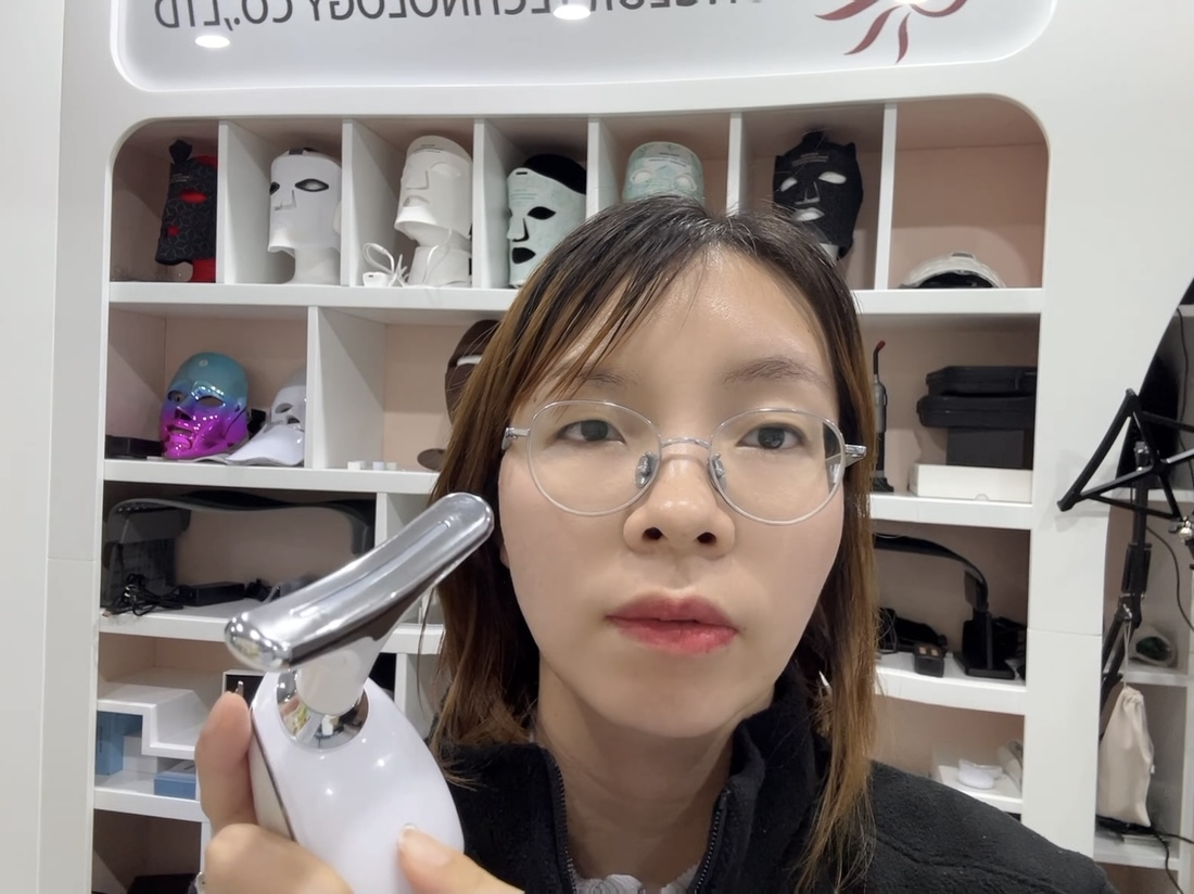 Sunglor Multi-Wave Portable Red Light Therapy Device