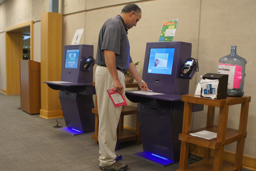 带有图书馆定制徽标的 OEM RFID 交互式图书馆信息亭 9