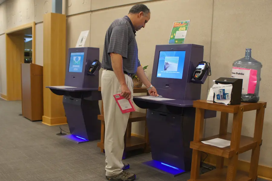 wholesale library self checkout kiosk with id card reader for books 4