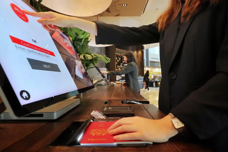 Hongzhou hotel self check in machine with card reader in hotel 4
