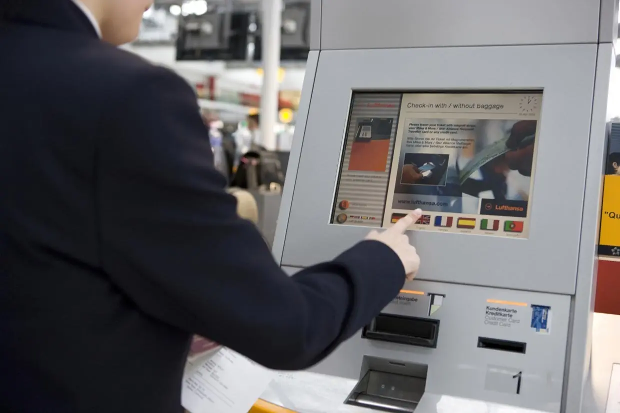 Hongzhou interactive information kiosk with printer in bar1 2